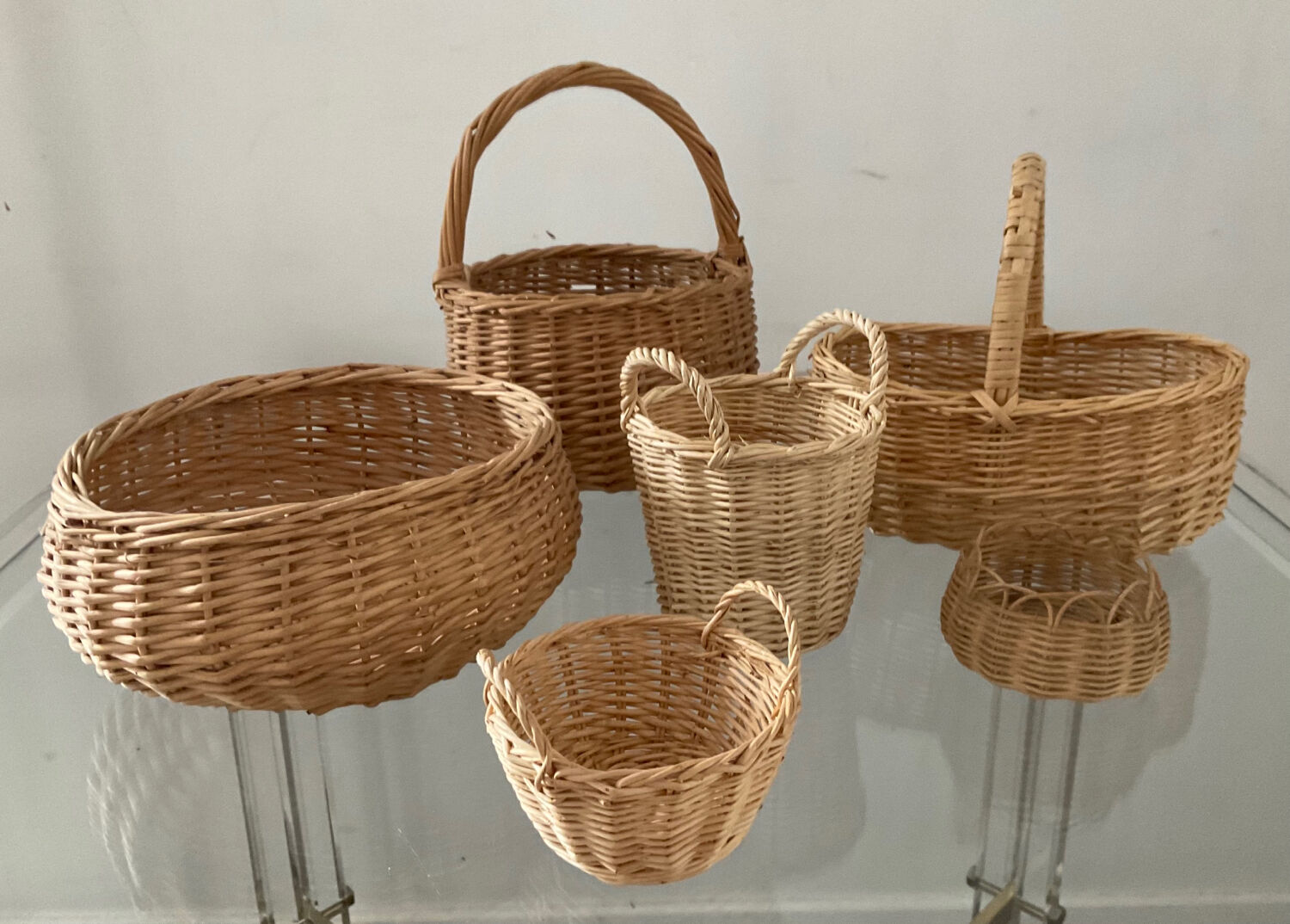 Series of 6 vintage wicker baskets