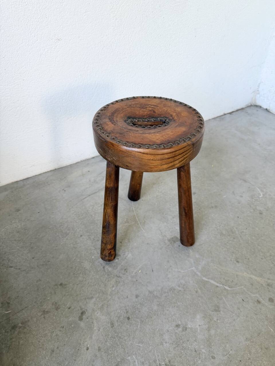 Three-legged shepherd stool oak