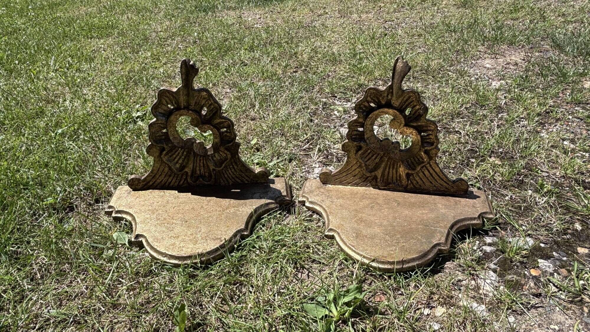 Pair of Rocaille wall consoles – Decorative golden shelves