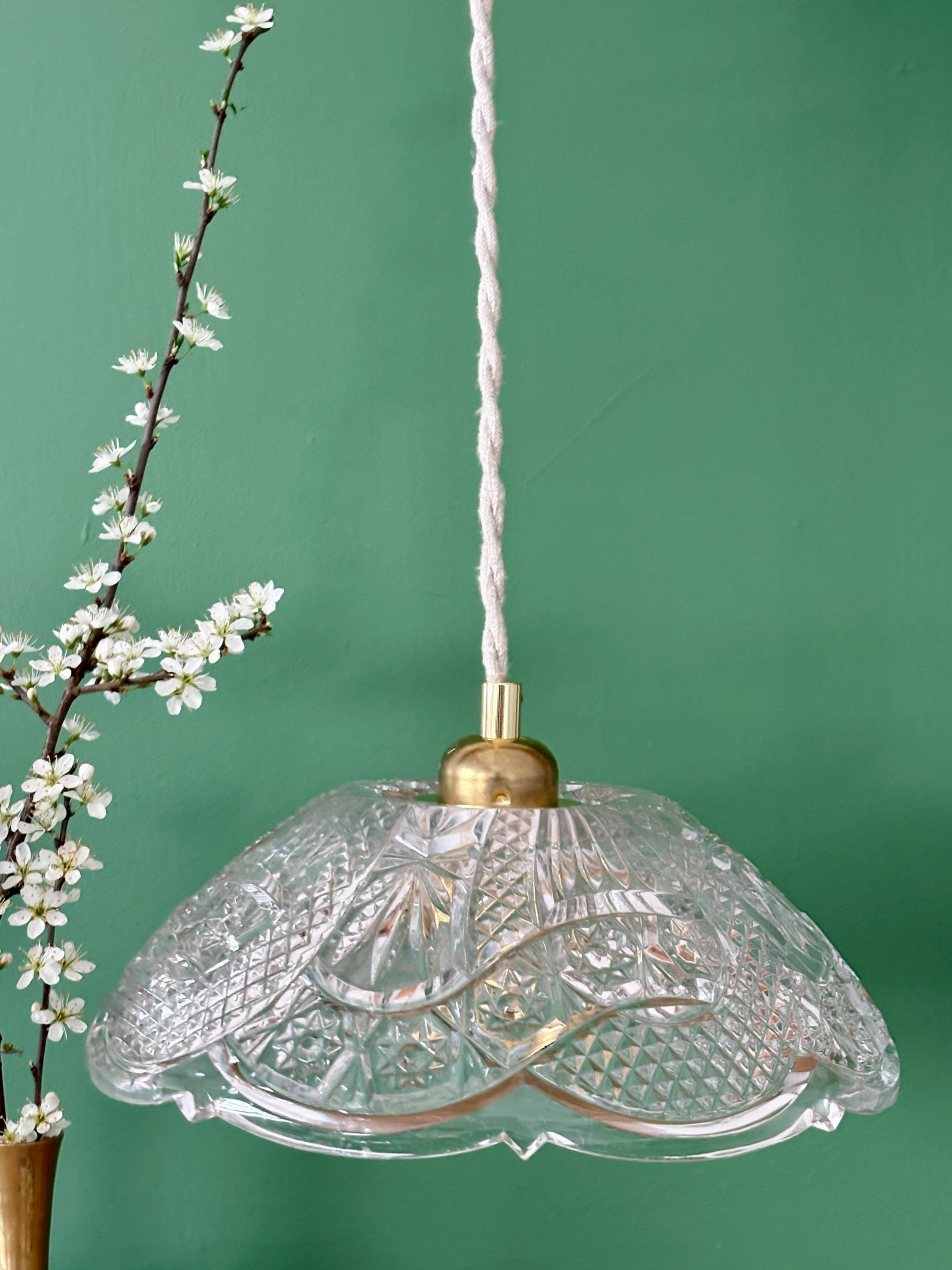 Suspension abat-jour vintage en verre travaillé - collection vaisselle -