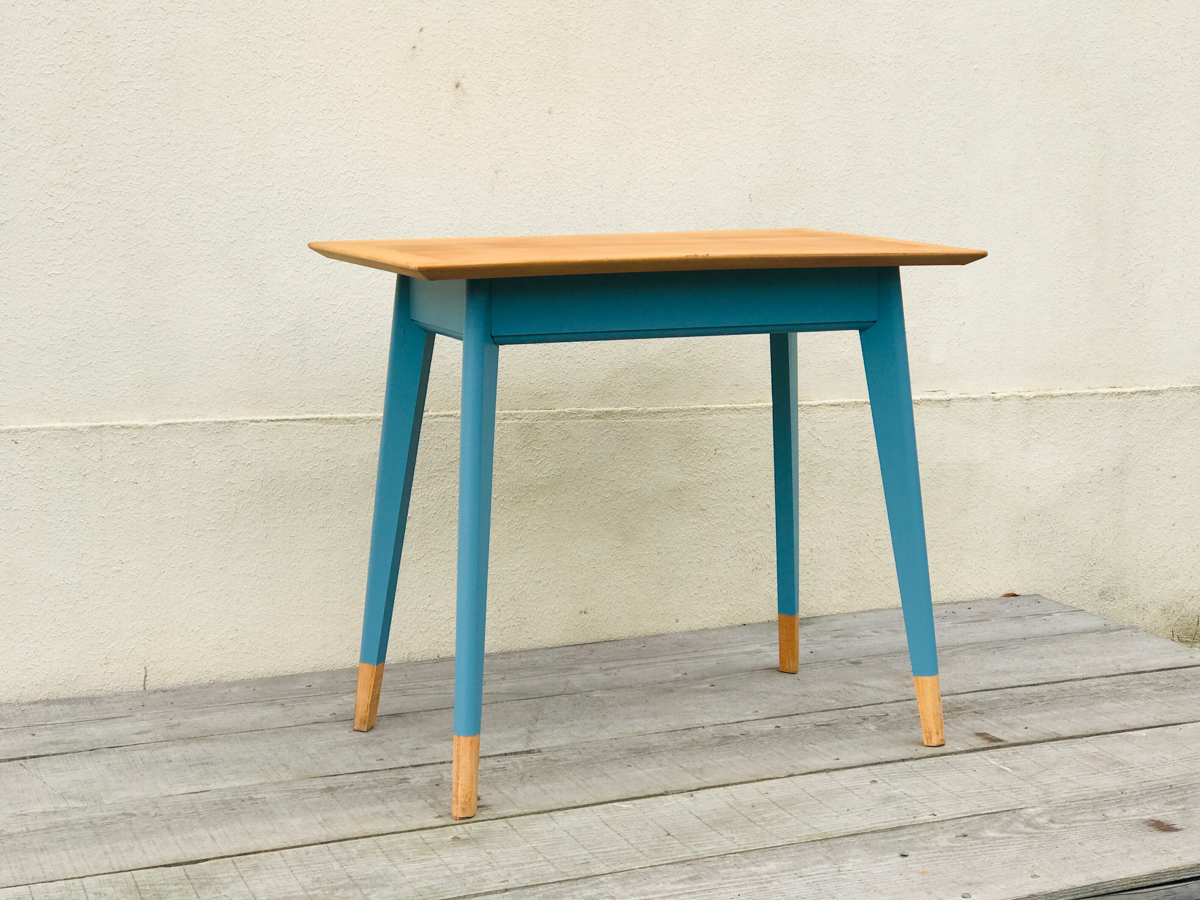 Blue compass foot table
