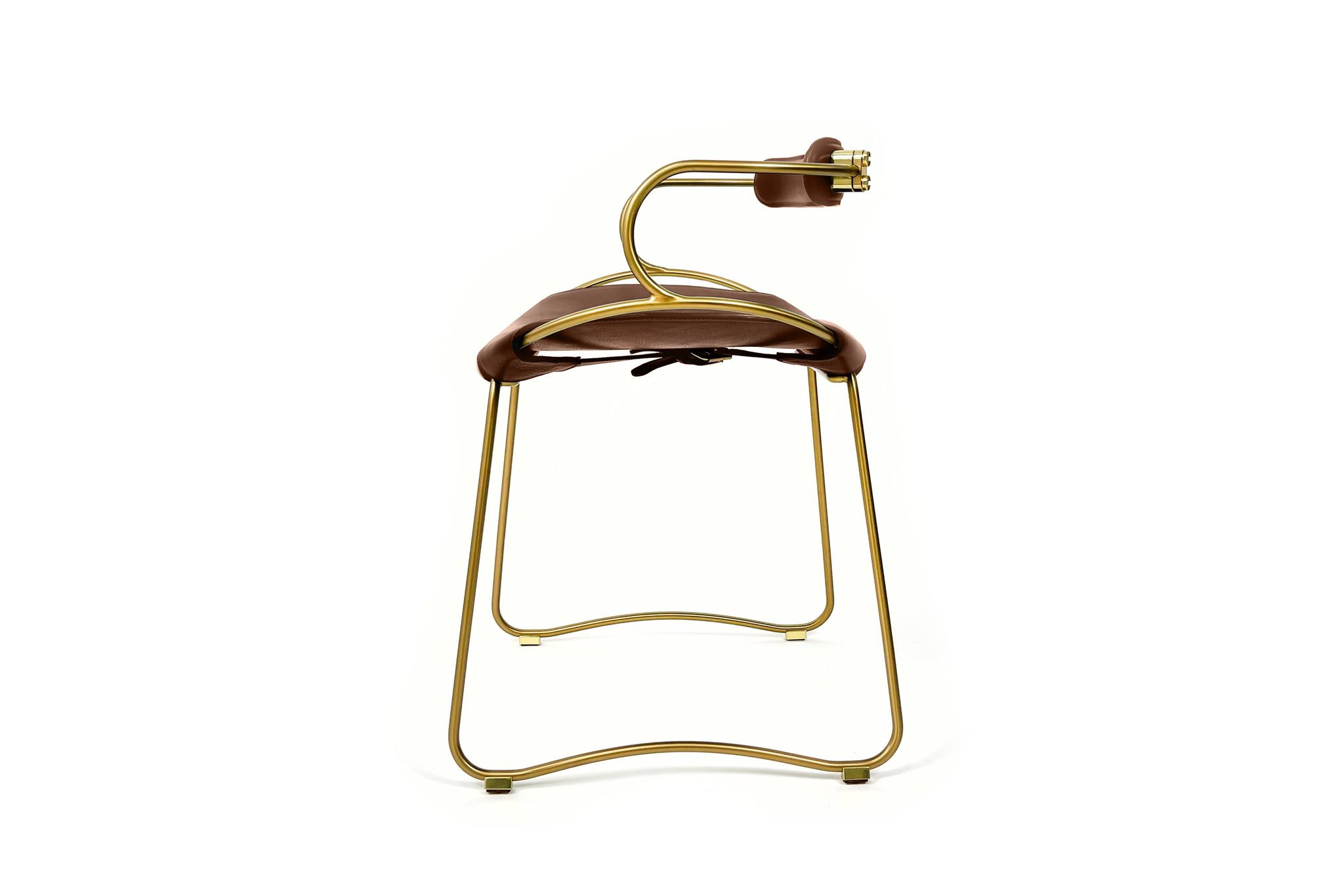 Organic bar stool with a vintage brass backrest and brown leather.