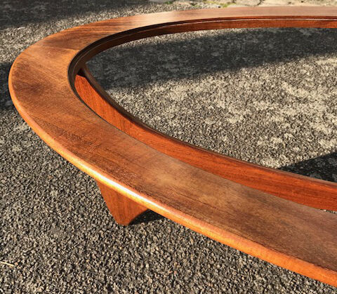 Astro oval coffee table - designer Victor Wilkins - edition g plan - 1960