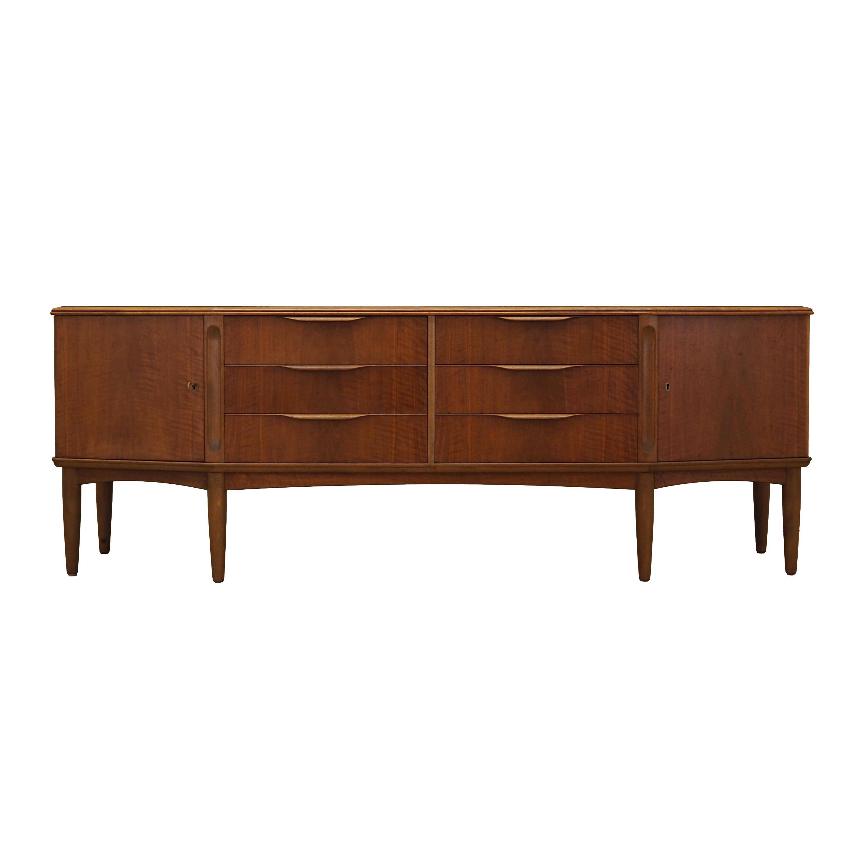 Buffet en noyer, design danois, années 1960, production : Danemark