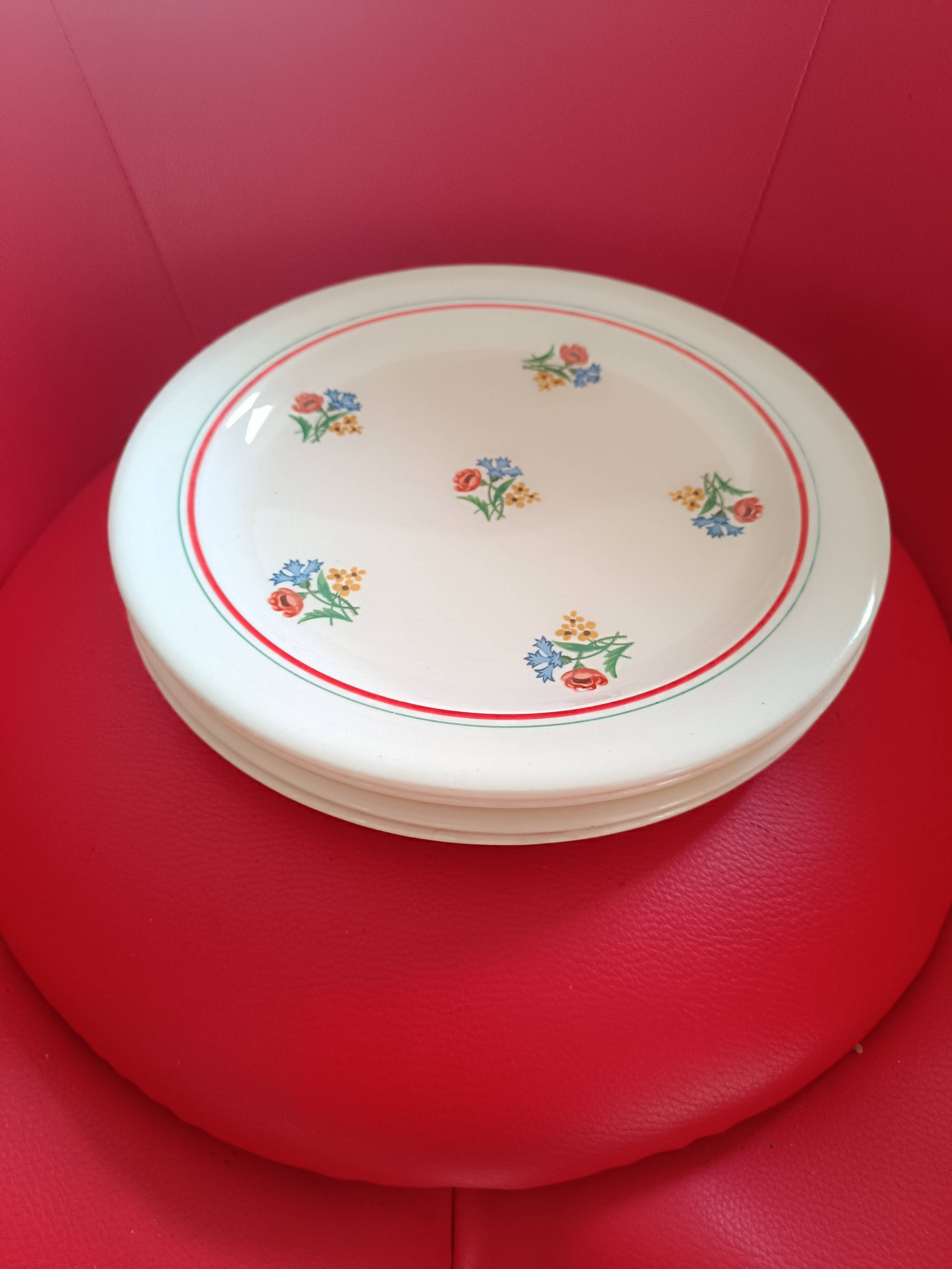 Set of 4 flat plates. Gien.