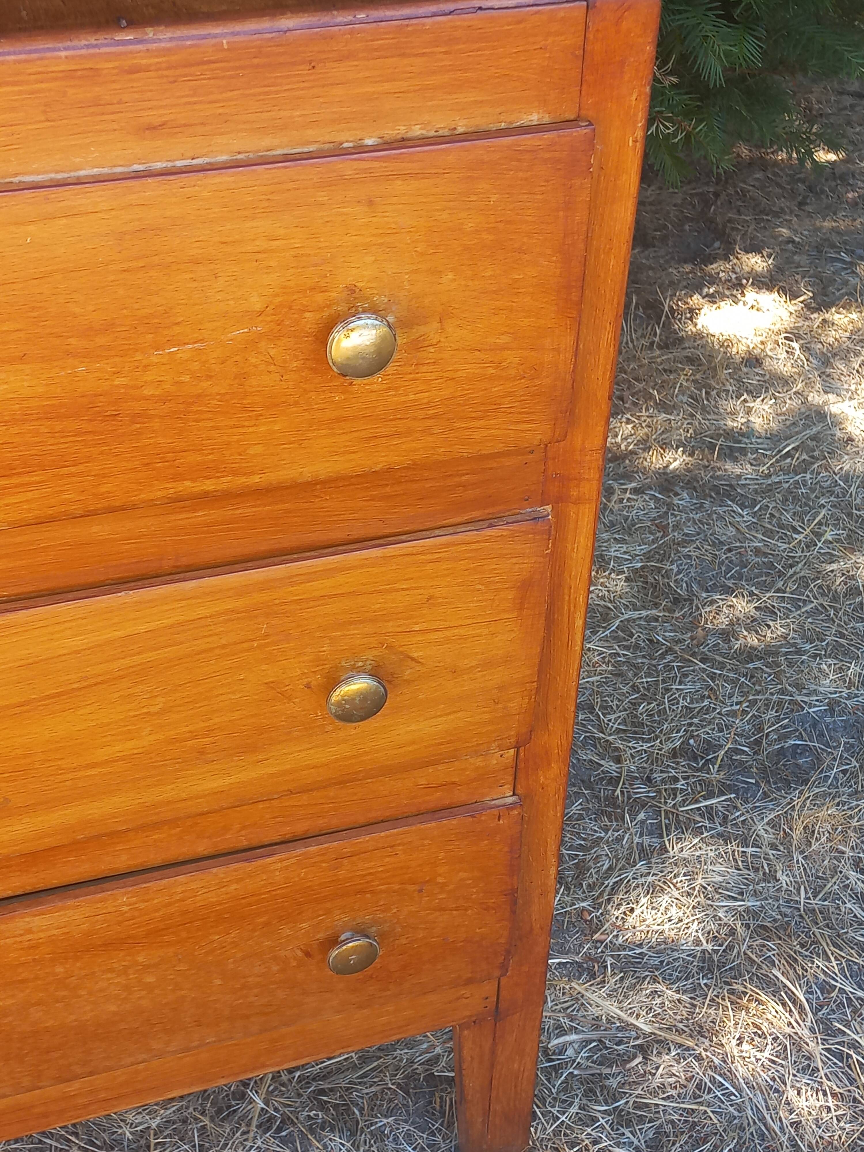 Vintage beech chest of drawers with 3 drawers from the 1950s.