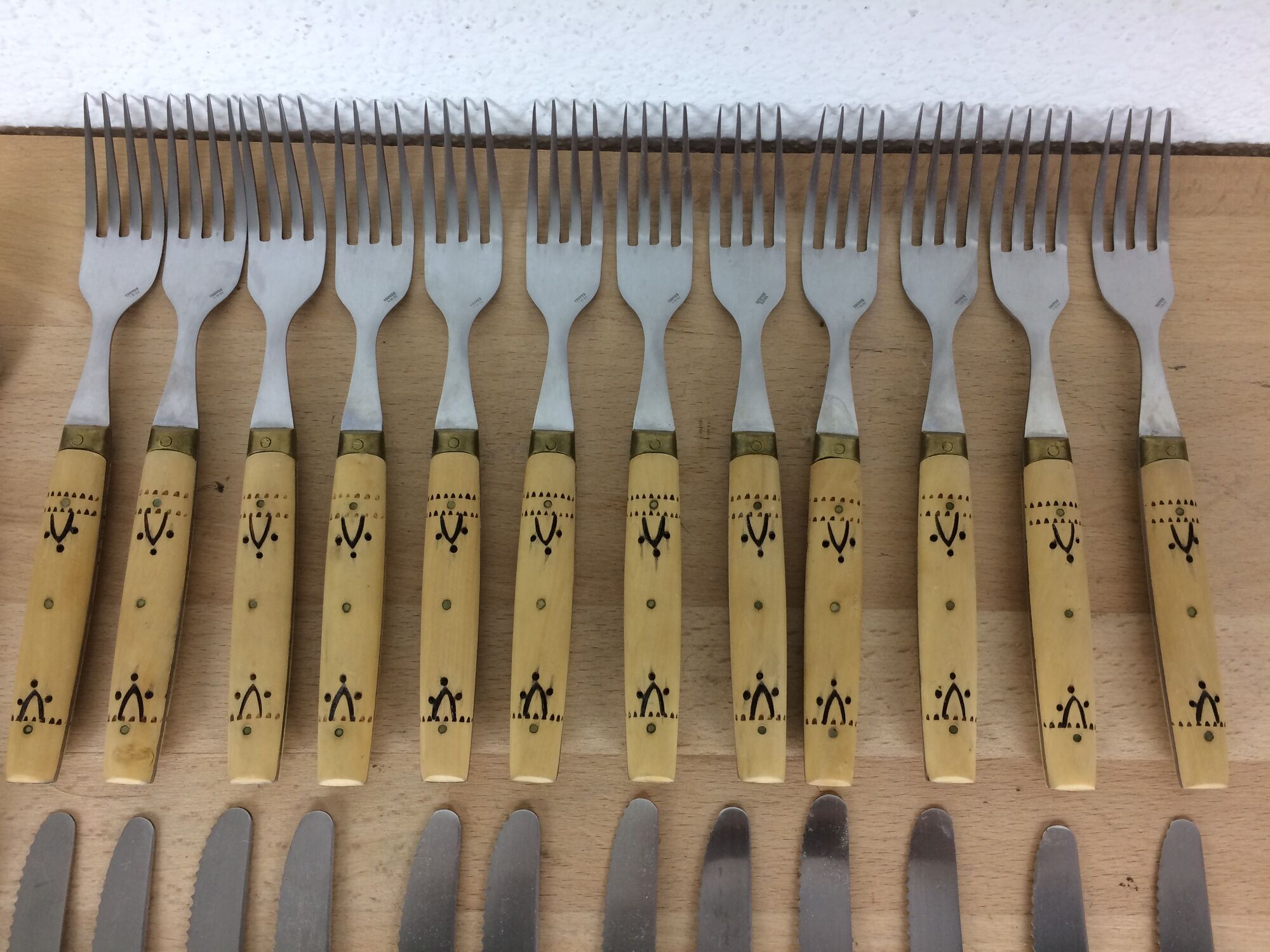 Nontron cutlery 12 knives 12 forks 6 wooden and stainless steel spoons