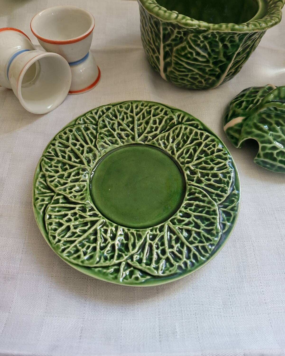 Mustard pot in cabbage slip