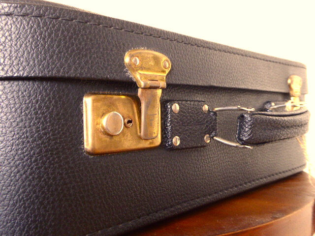 Vintage suitcases Mother & Daughter