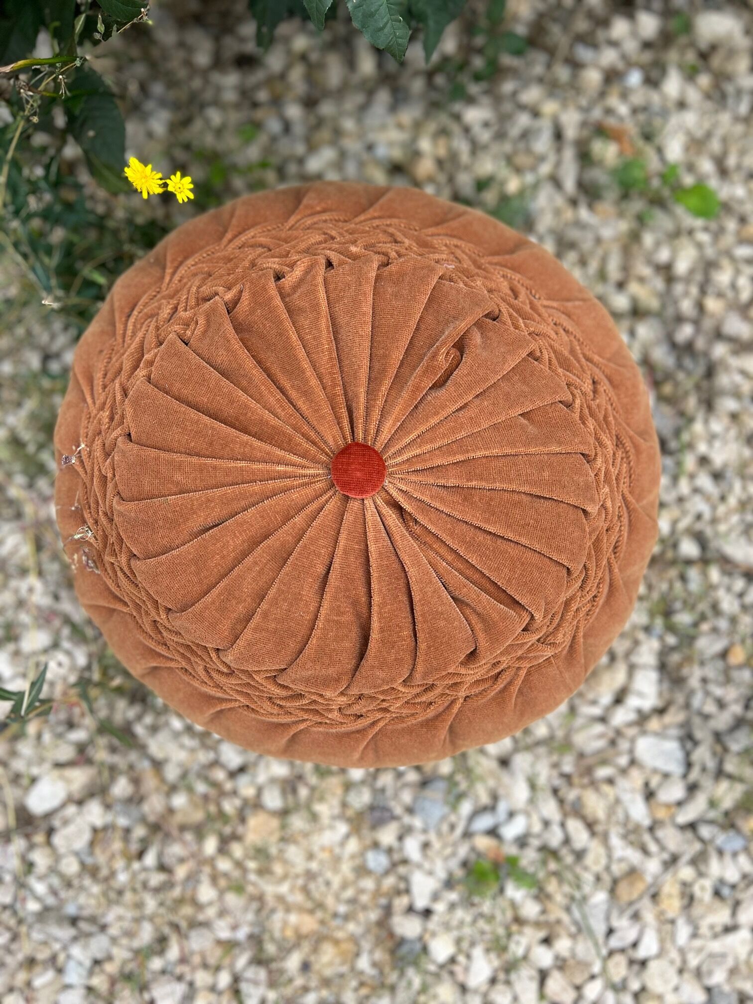 Coussin pouf en velours 1960