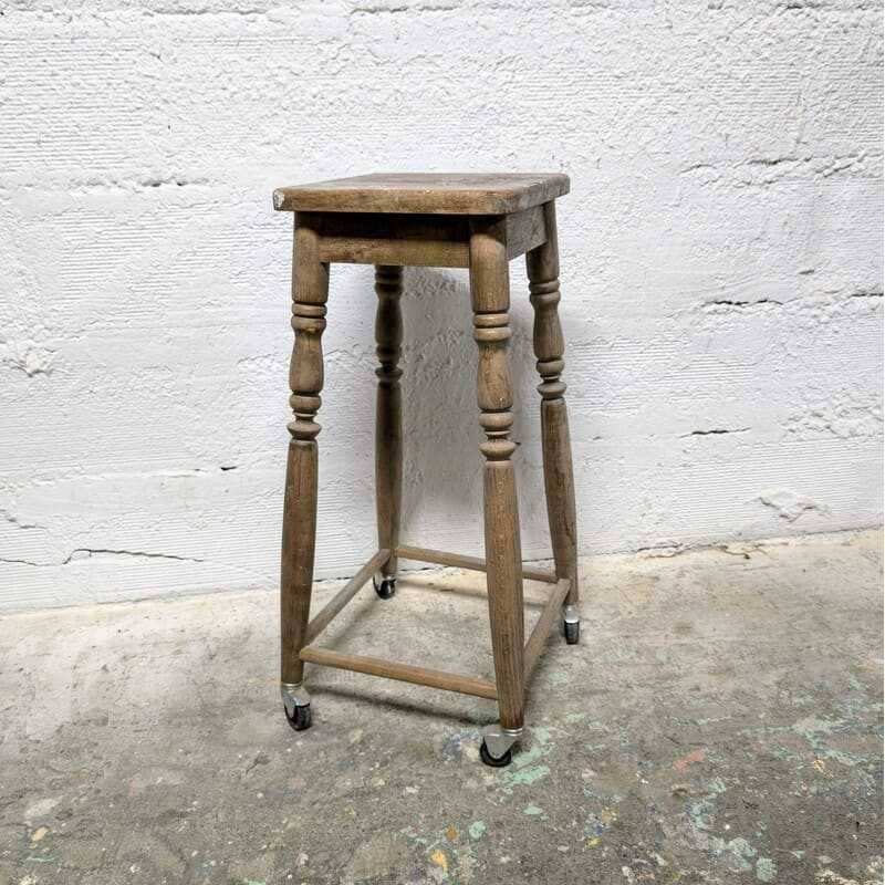 Artist's stool