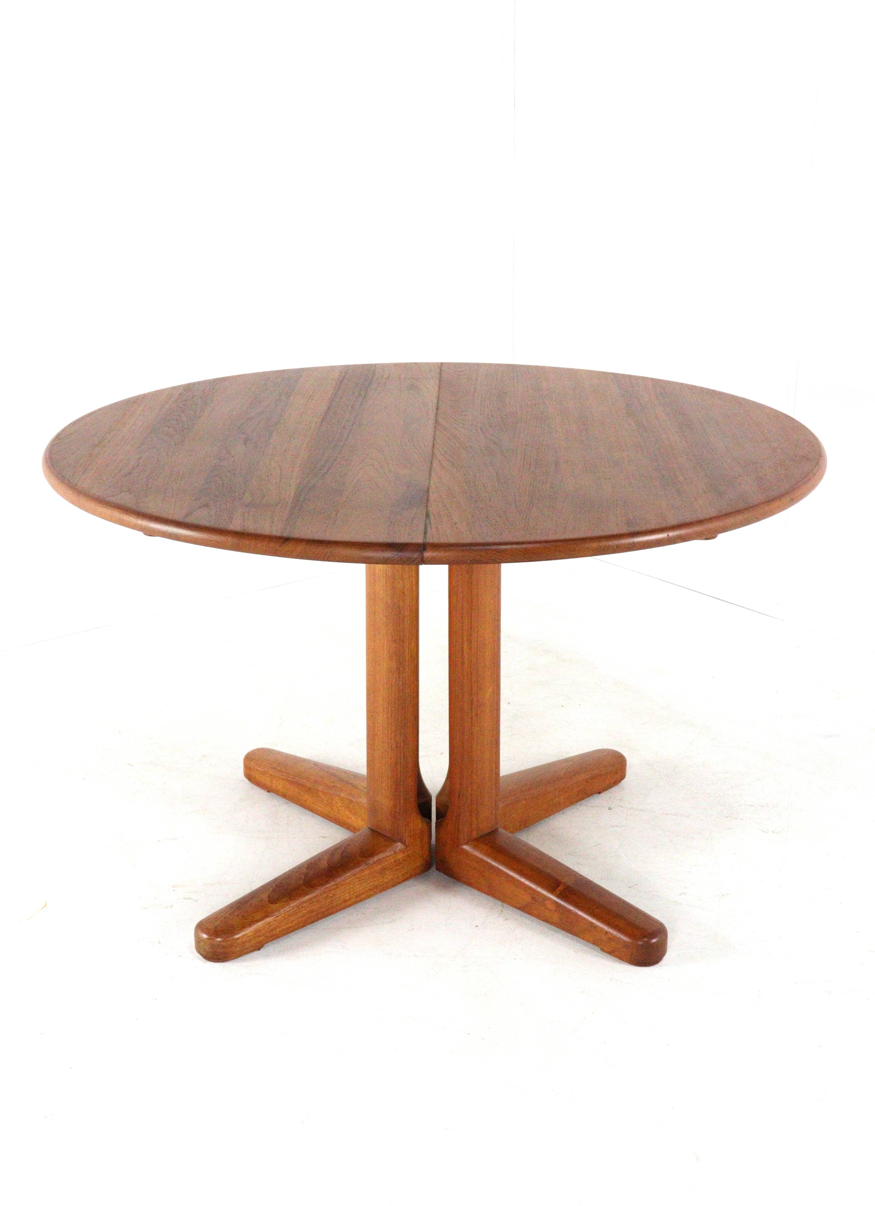 Danish round 2x extendable dining table 'Sindal' - teak