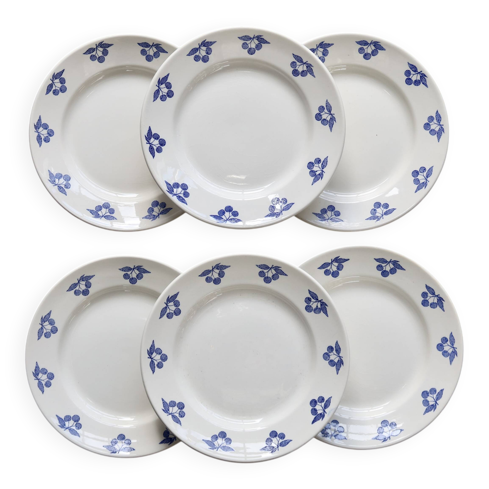 6 assiettes à dessert vintage faïence blanche - Décor cerises bleues