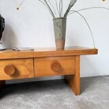 Meuble d’appoint bas style Perriand