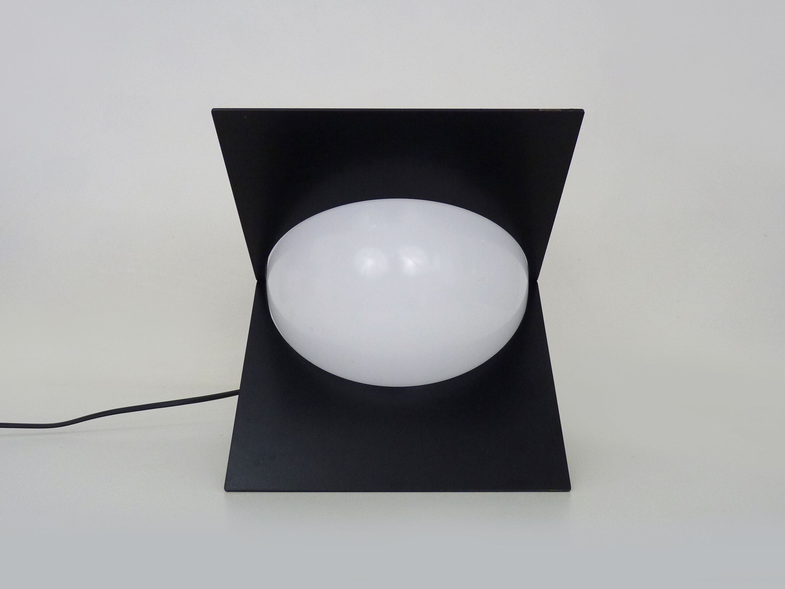Lamp Luz Eva Maison Gautier structure in black metal and globe in white plastic