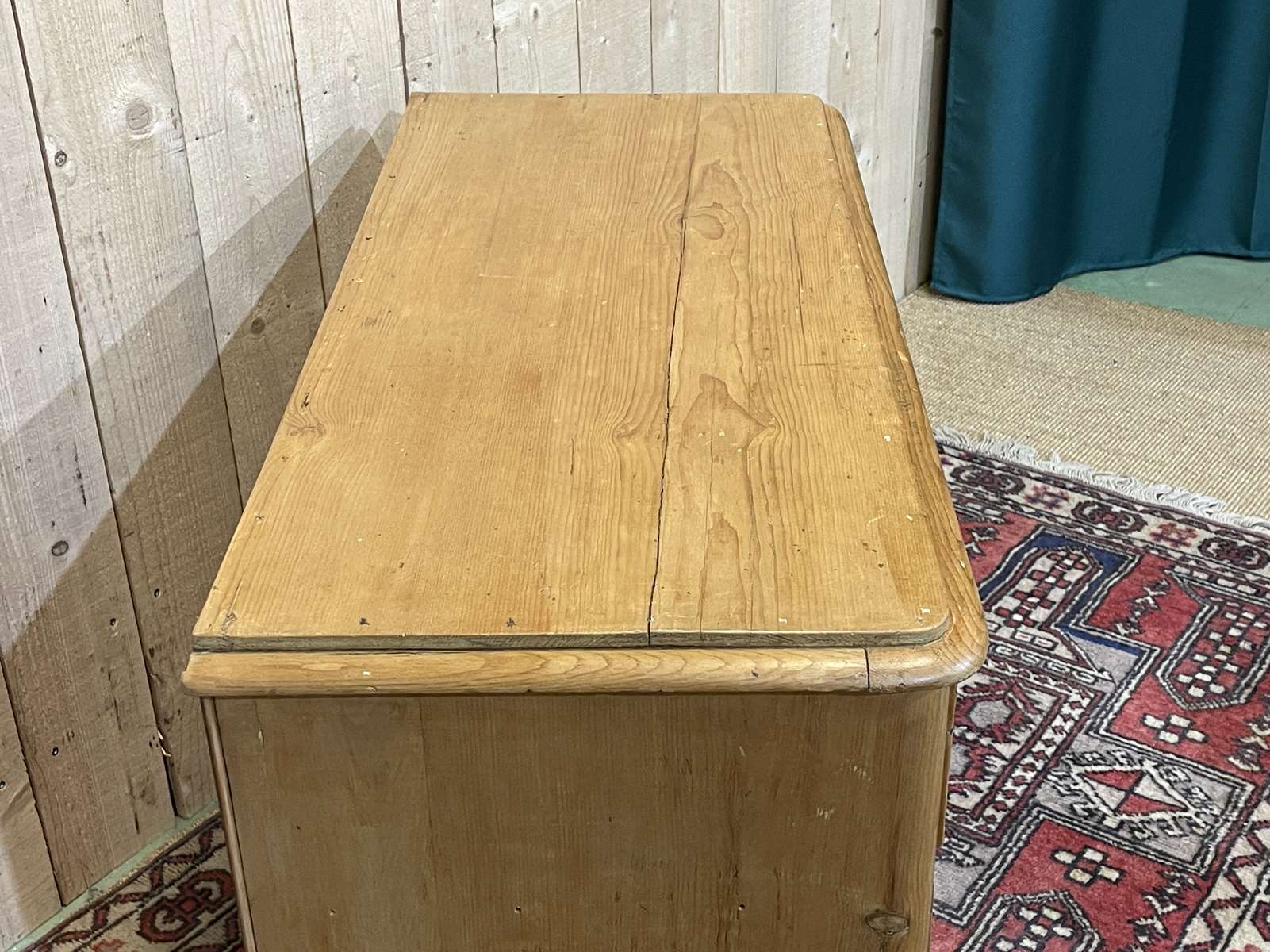 English chest of drawers of the nineteenth century in fir