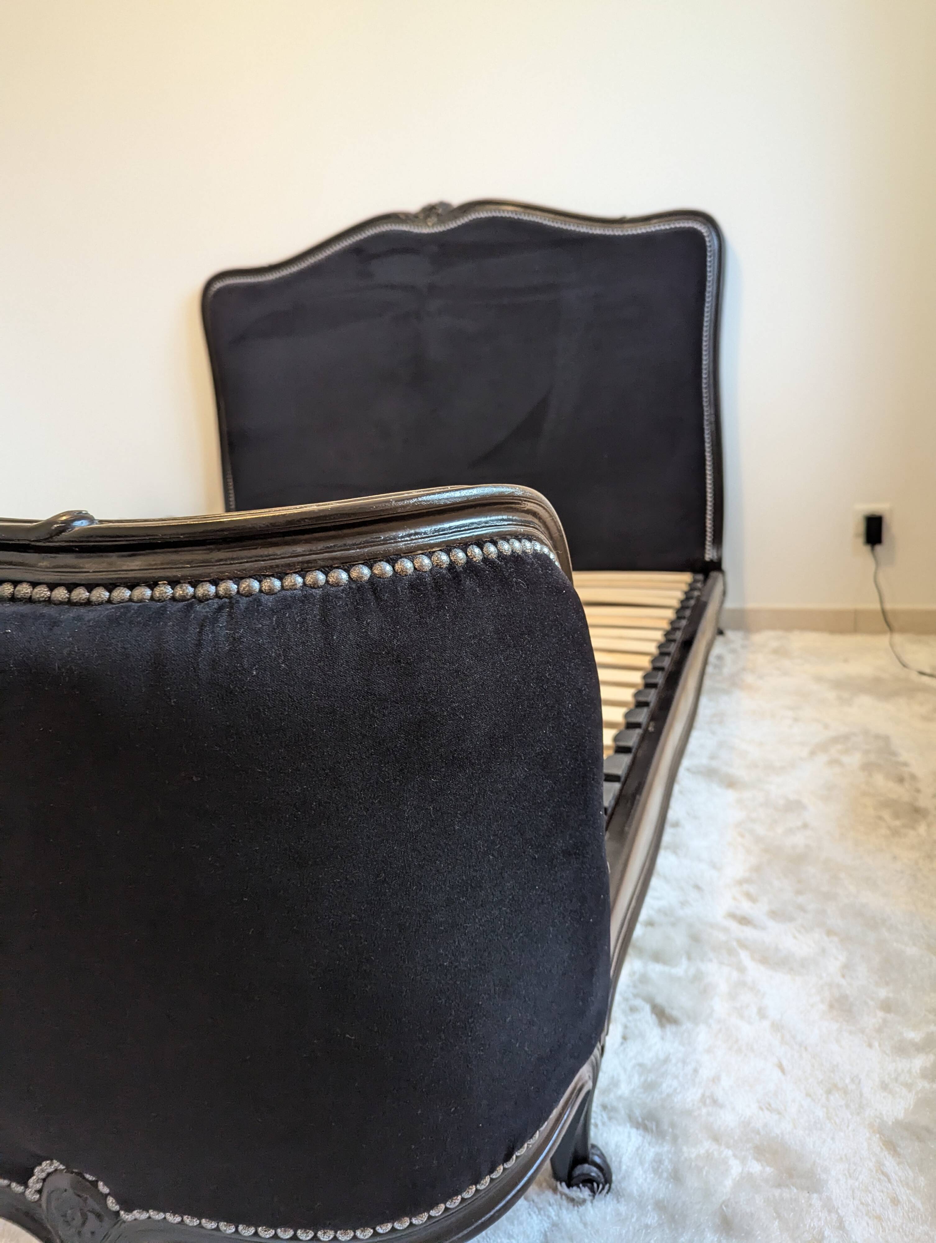 Black velvet bed 140x190