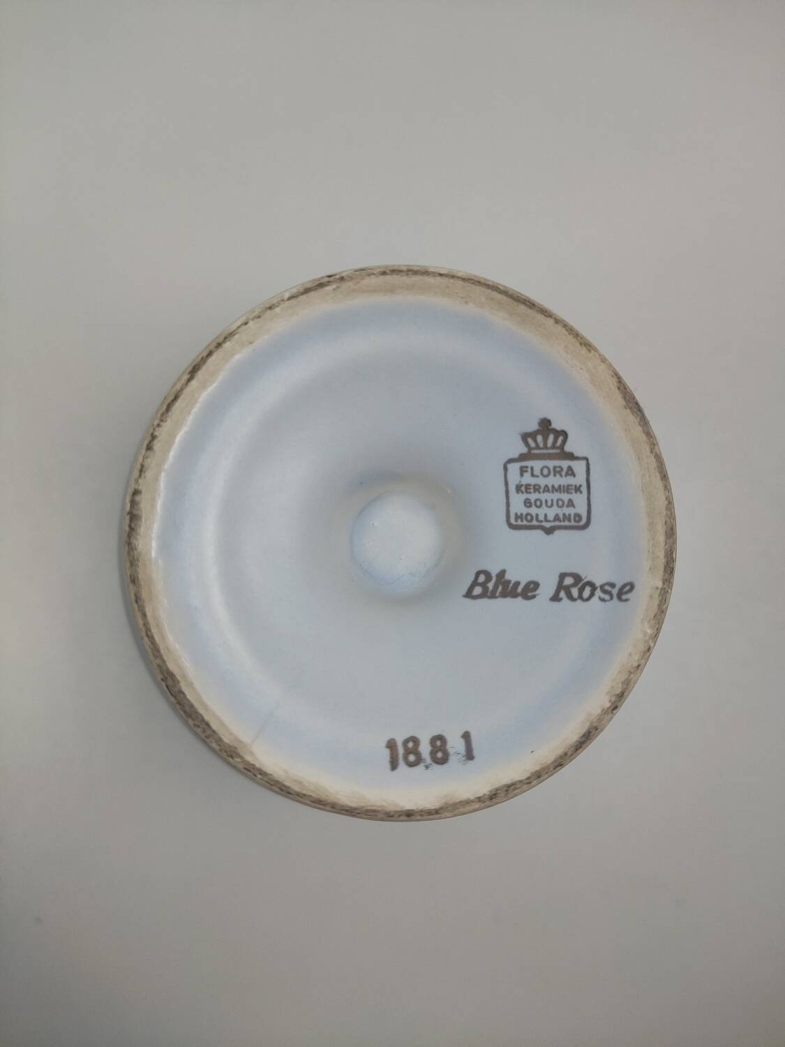 Vase Flora Keramiek Gouda Holland blue pink white 1881 Signed