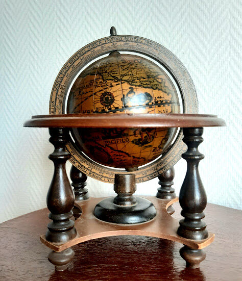 Vintage desktop world map