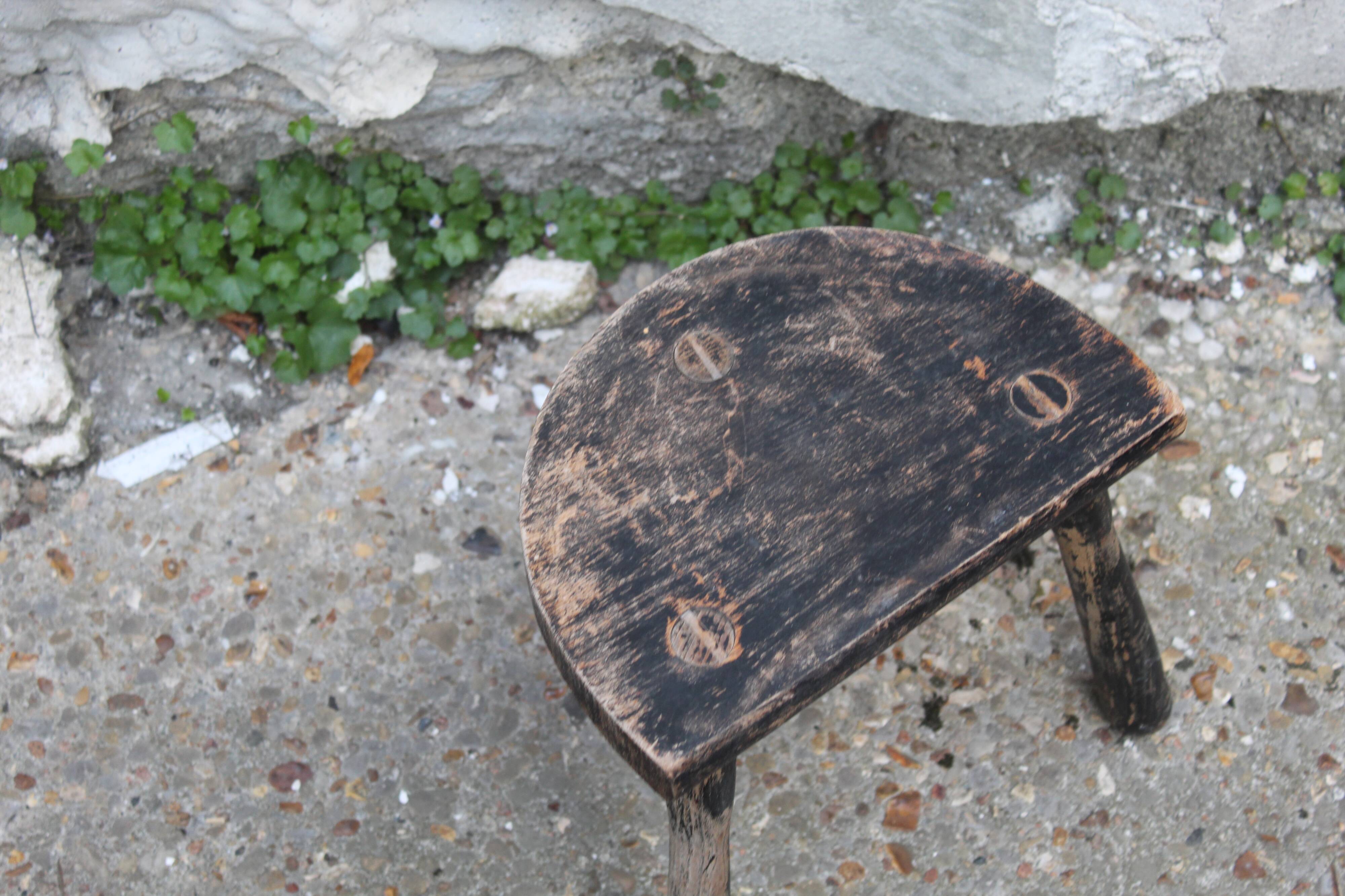 Tripod stool