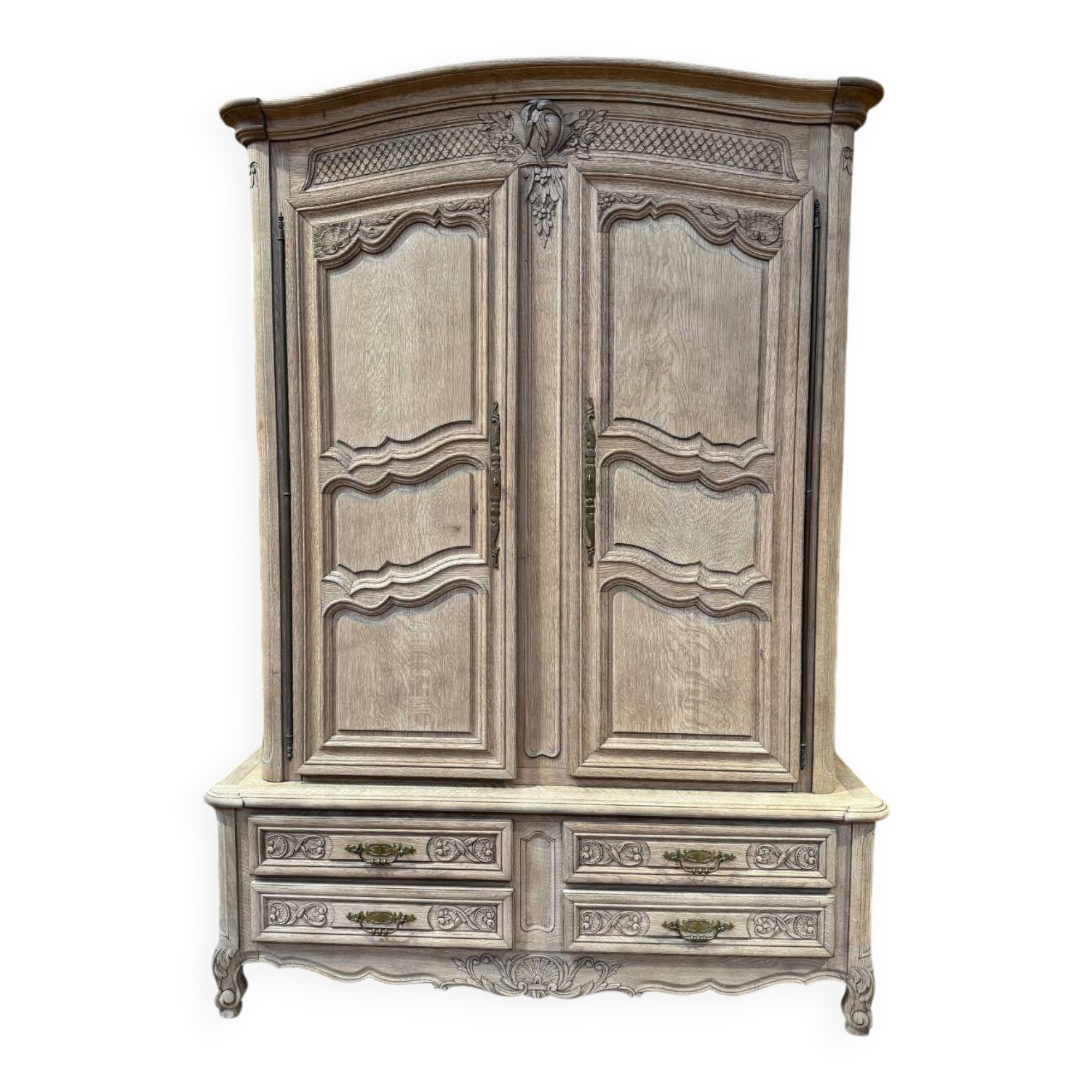 Armoire en chêne massif aérogommée - Style Louis XV