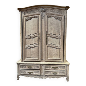 Armoire en chêne massif