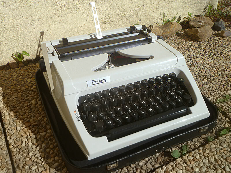 Typewriter erika 150