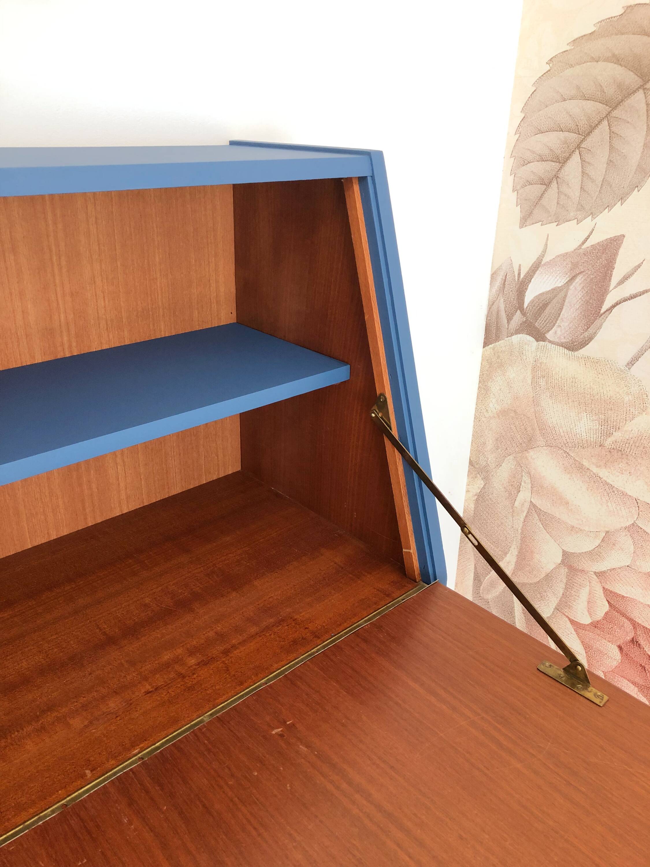 70s Secretary, Seram Blue