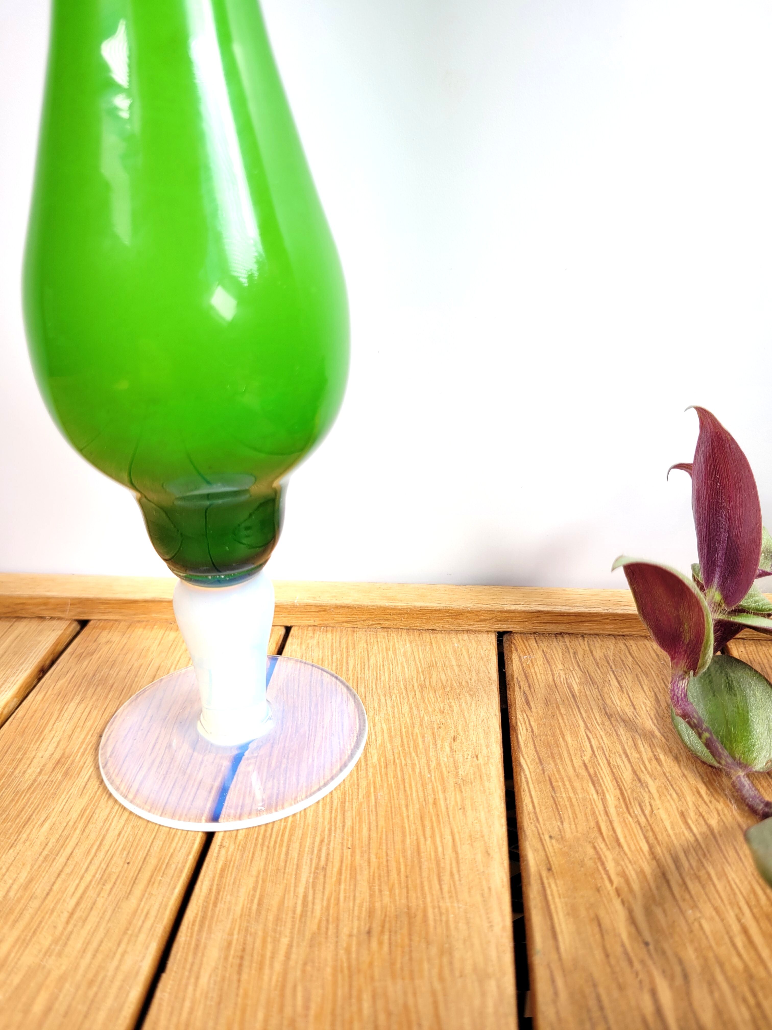 Opaline soliflore vase