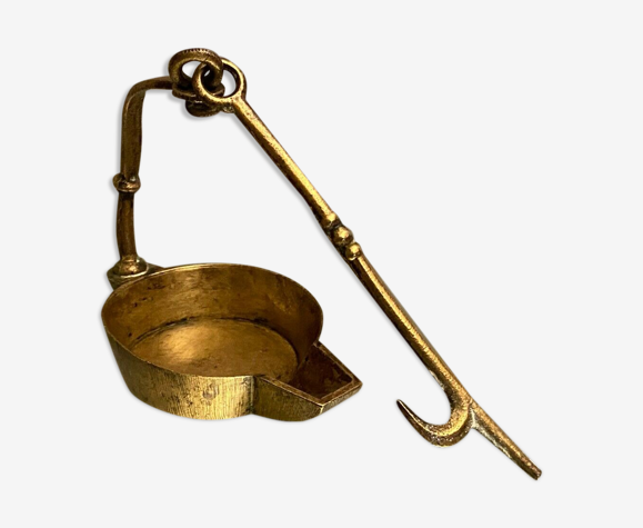 Nineteenth century bronze oil lamp