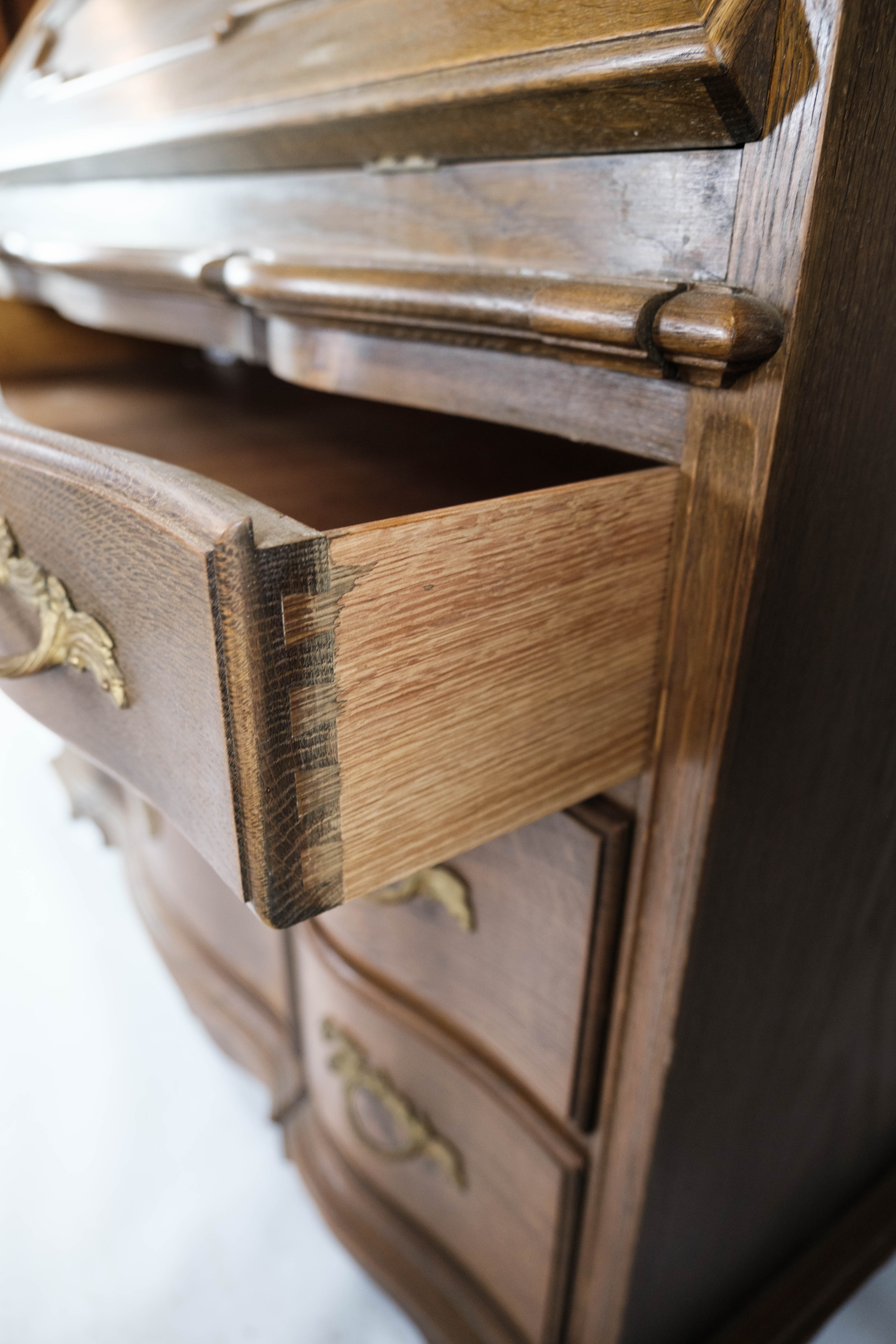 Bureau du chêne foncé, années 1940