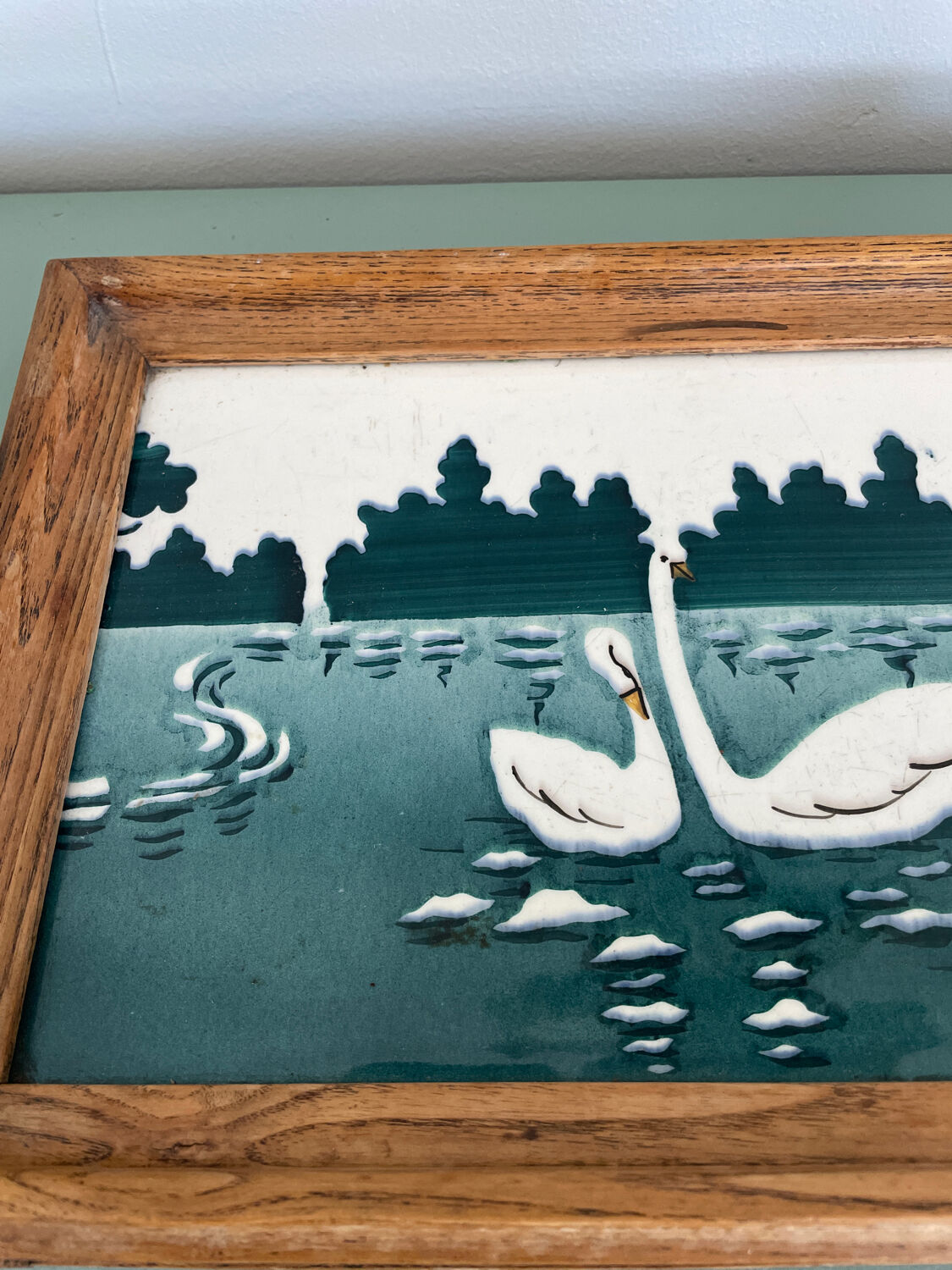 Service platter with a swan design.