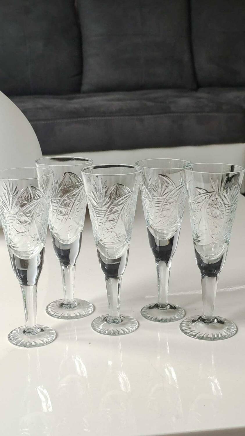 Lot 5 x Small Art Deco champagne flutes. Sophisticated star/cross/deciduous patterns. Boho chic. High 15.5 cm