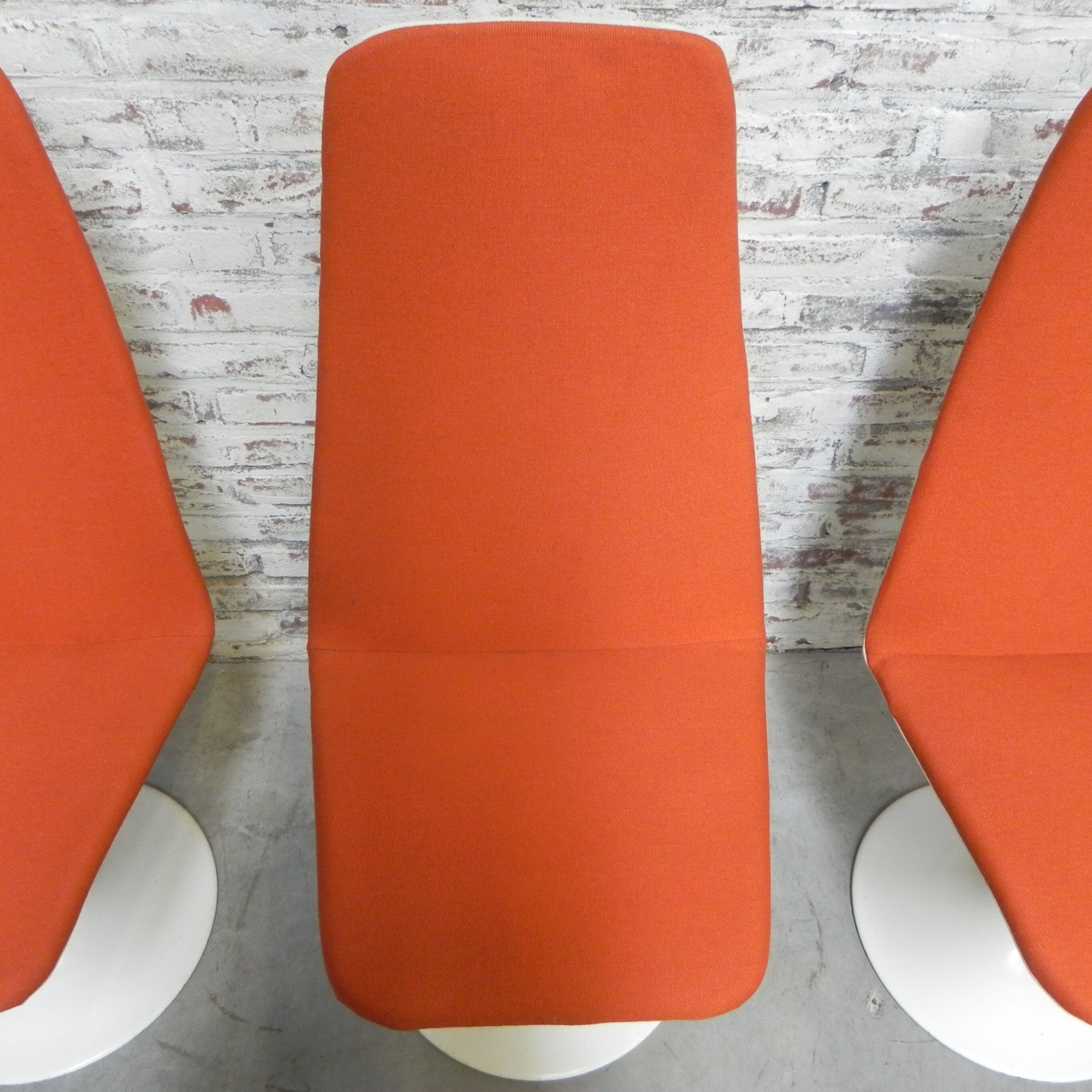 3 Vintage swivel tulip chairs