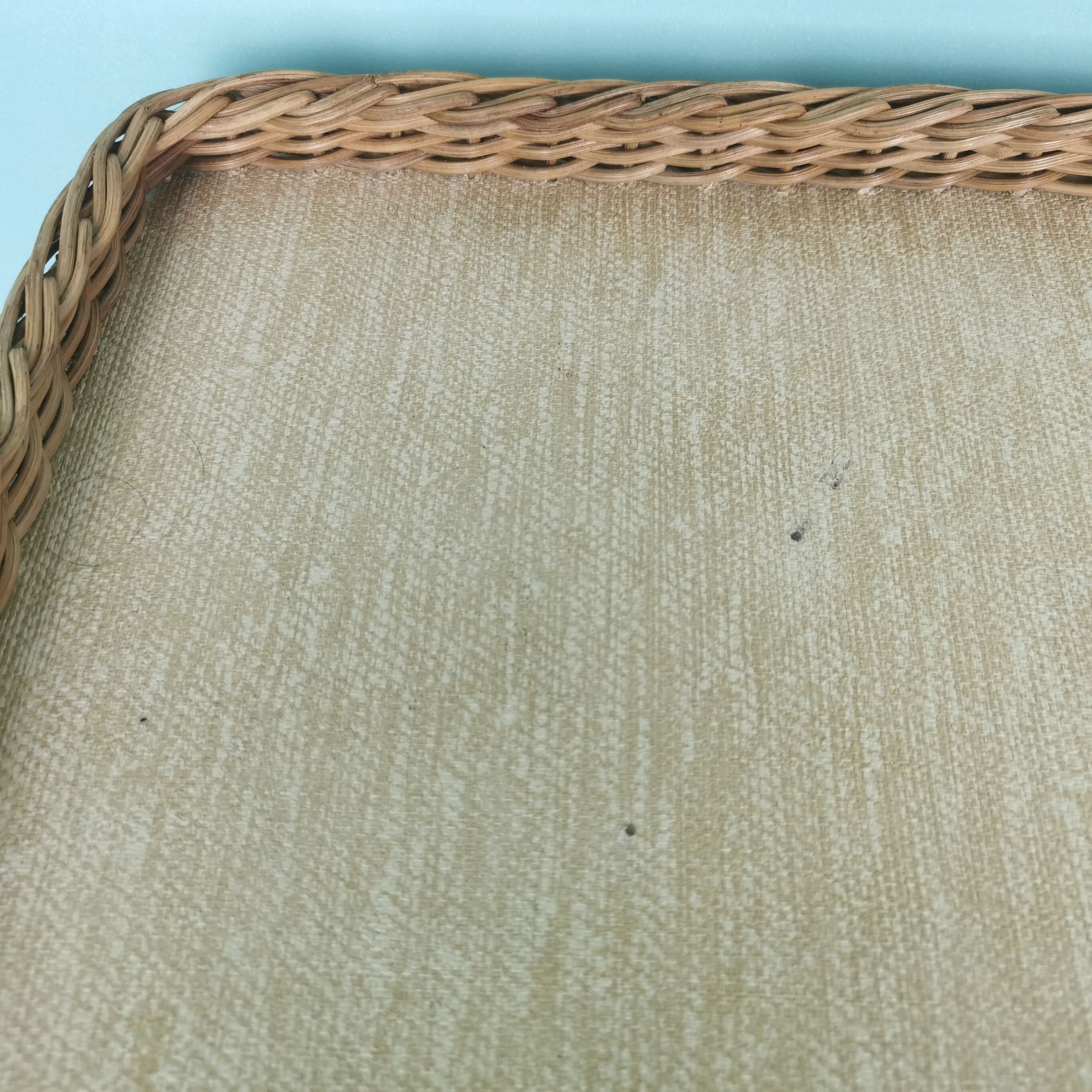 Vintage rattan dessert