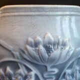 Art Nouveau flowerpot in Nimy slip, highlighted with a gold border