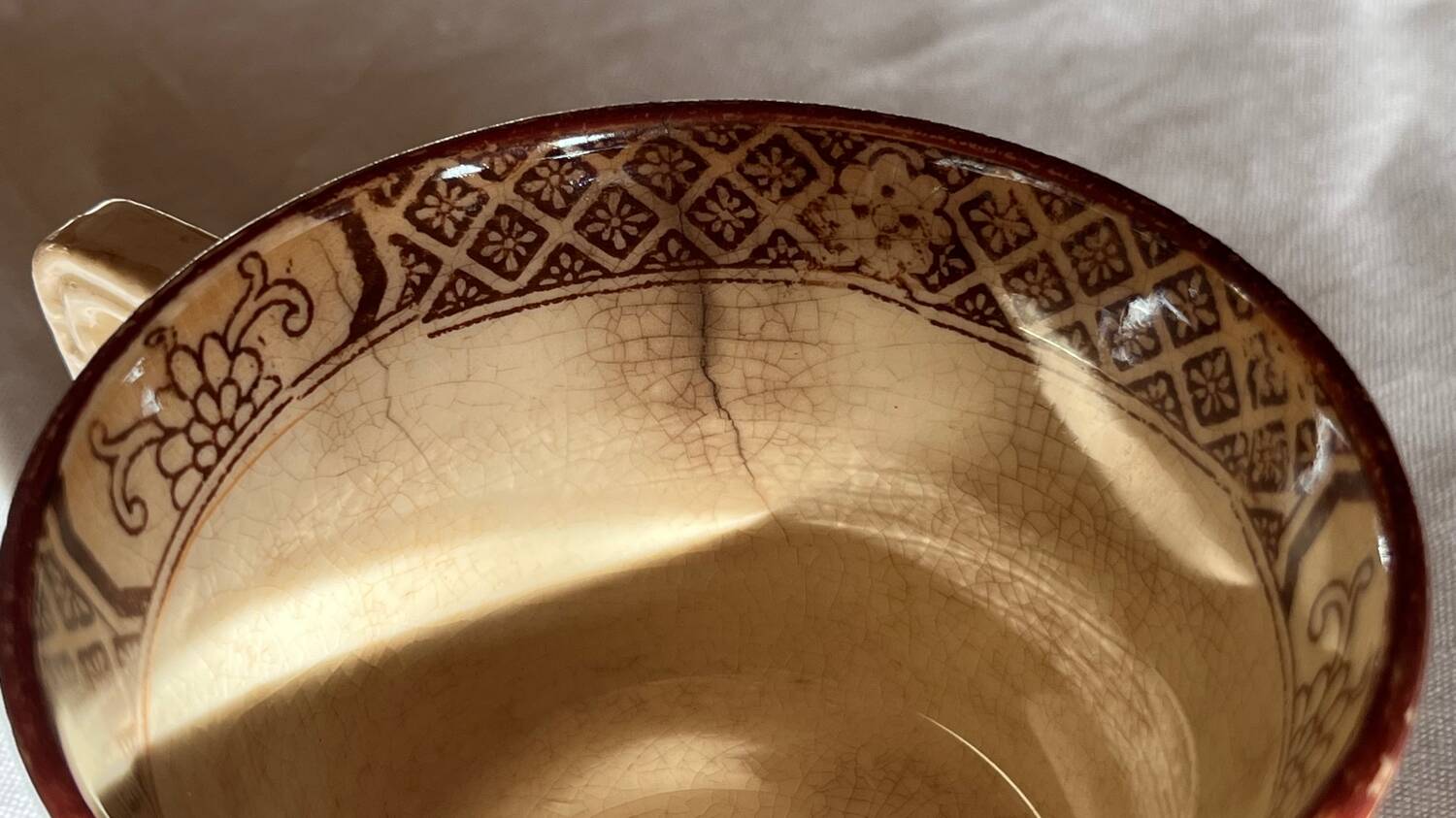 Set of 4 vintage Sarreguemines tea cups and 5 saucers