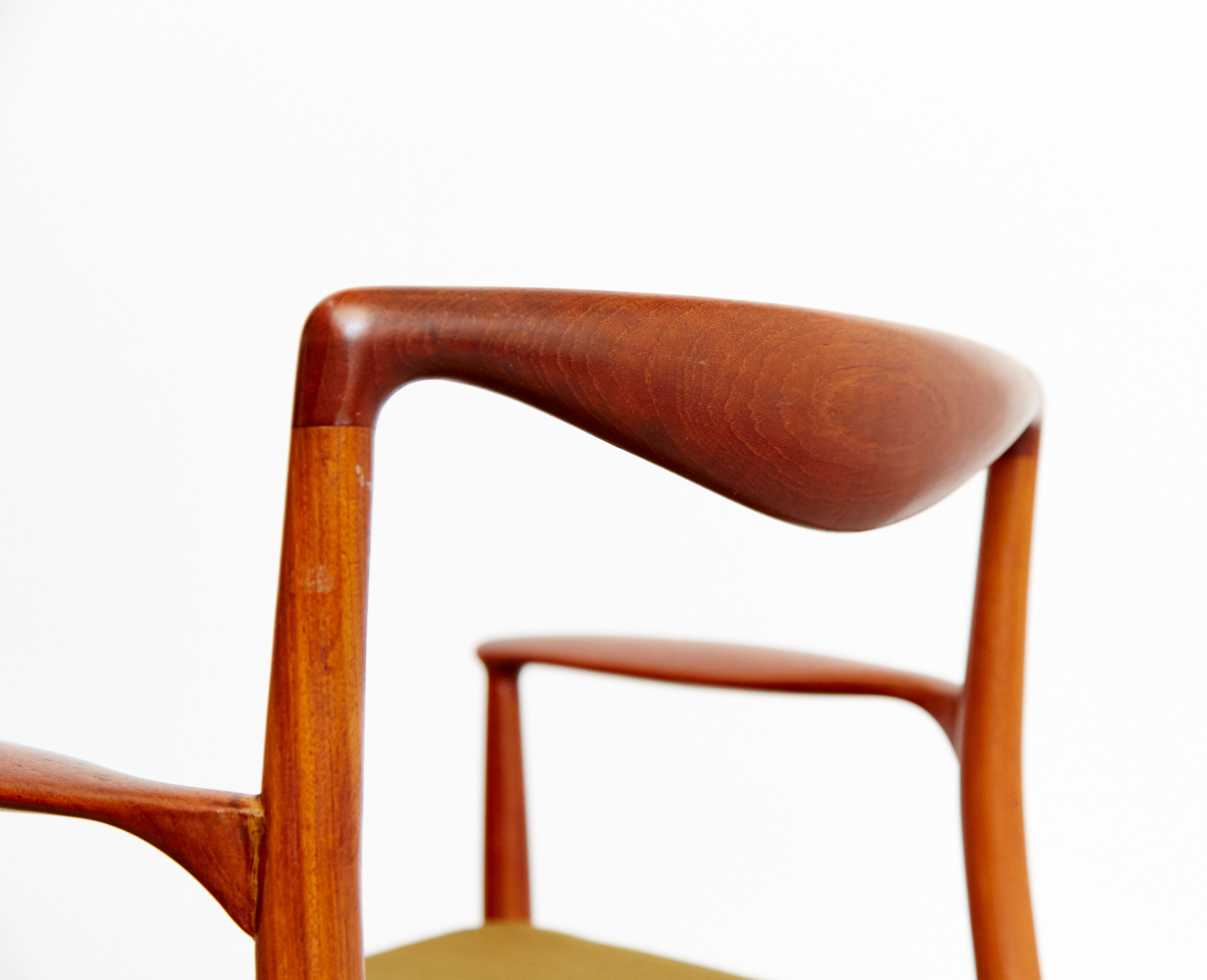 Table de salle à manger par Nanna Ditzel pour Saren Willadsen et chaises conçues par Kai Lyngfeldt-Larsen