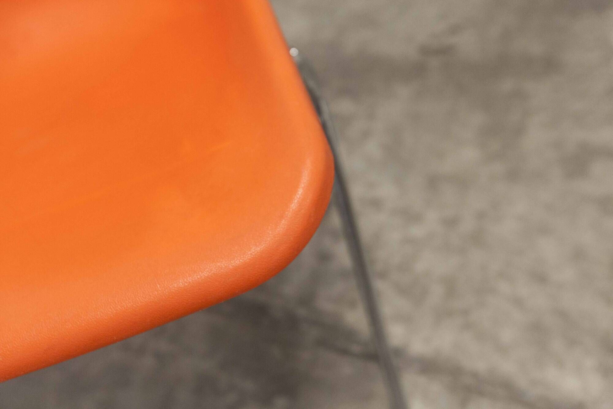 Hille chair Airborne seats creation Robin Day made in France