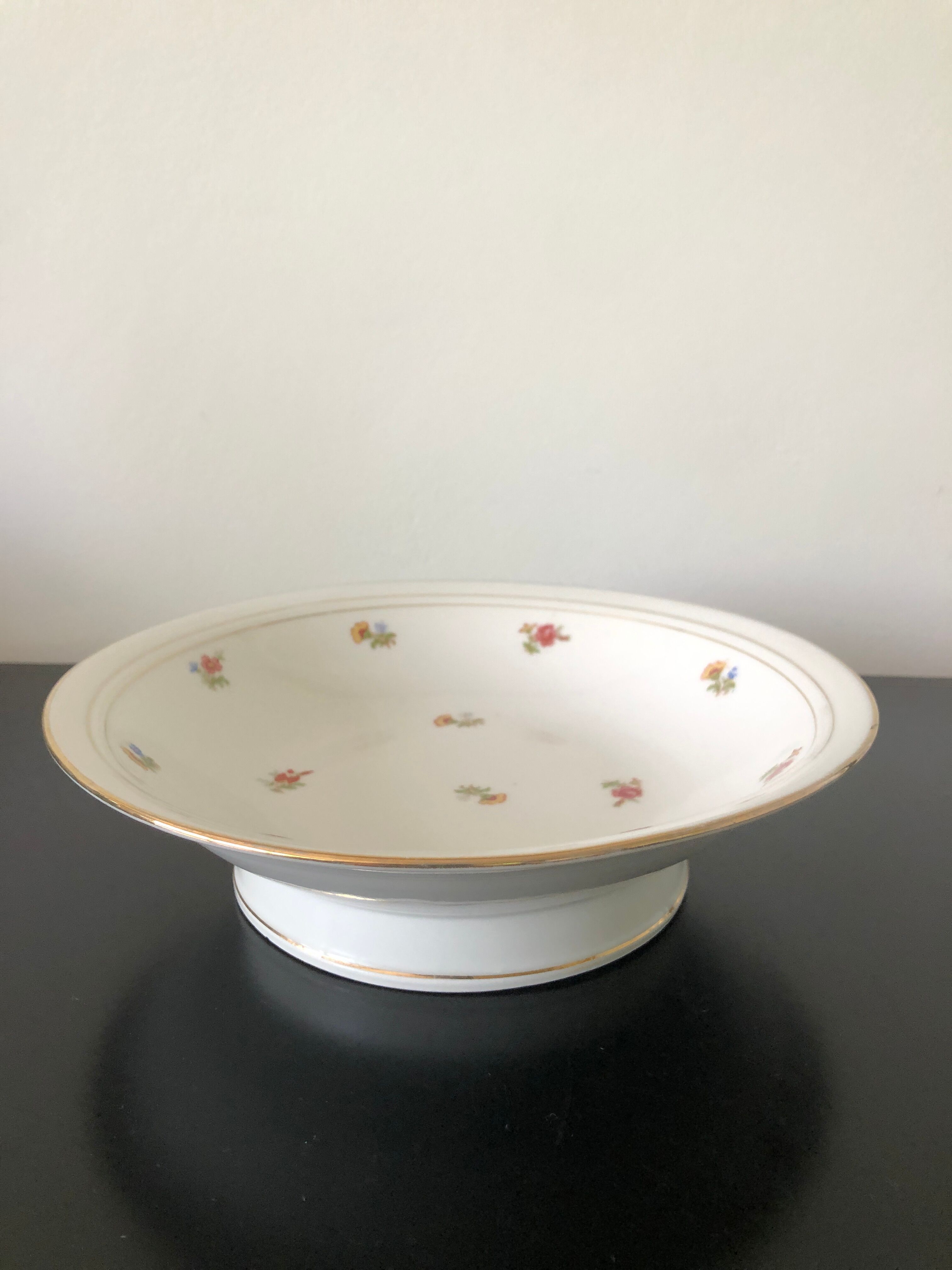 Composition in gilded earthenware