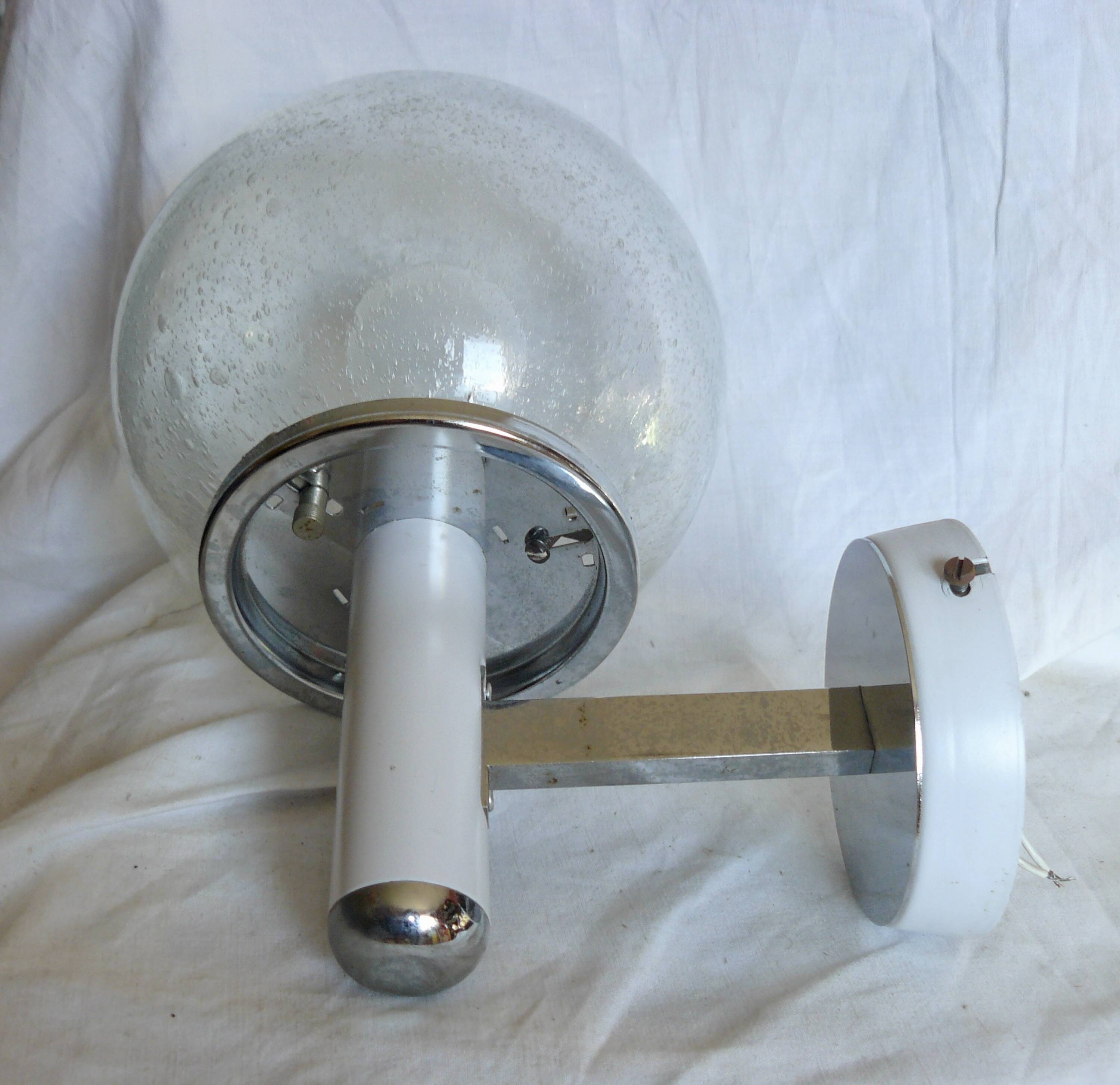 Italian design wall lamp from the 1970s