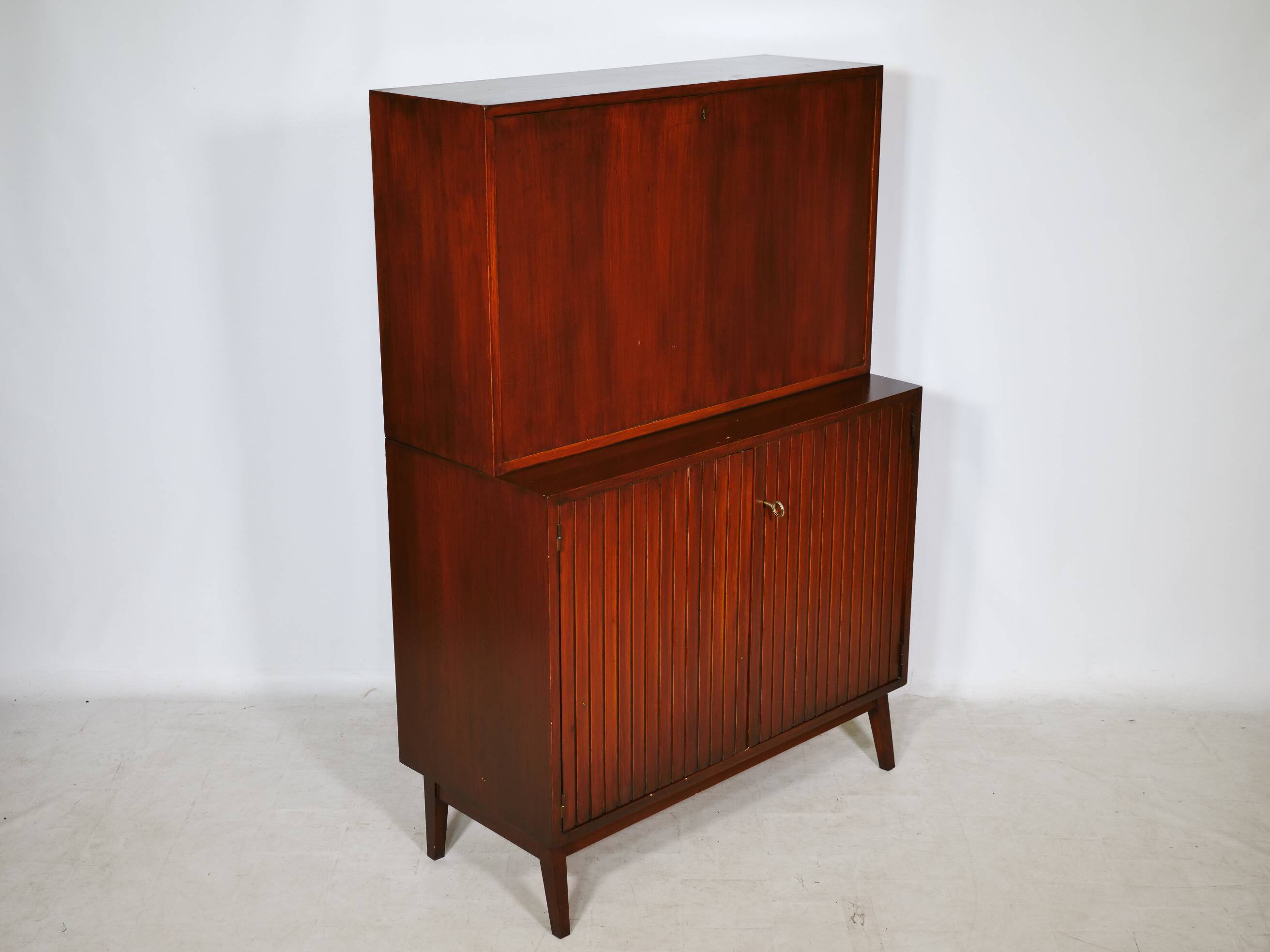 Cabinet de bar des années 60 en teck.