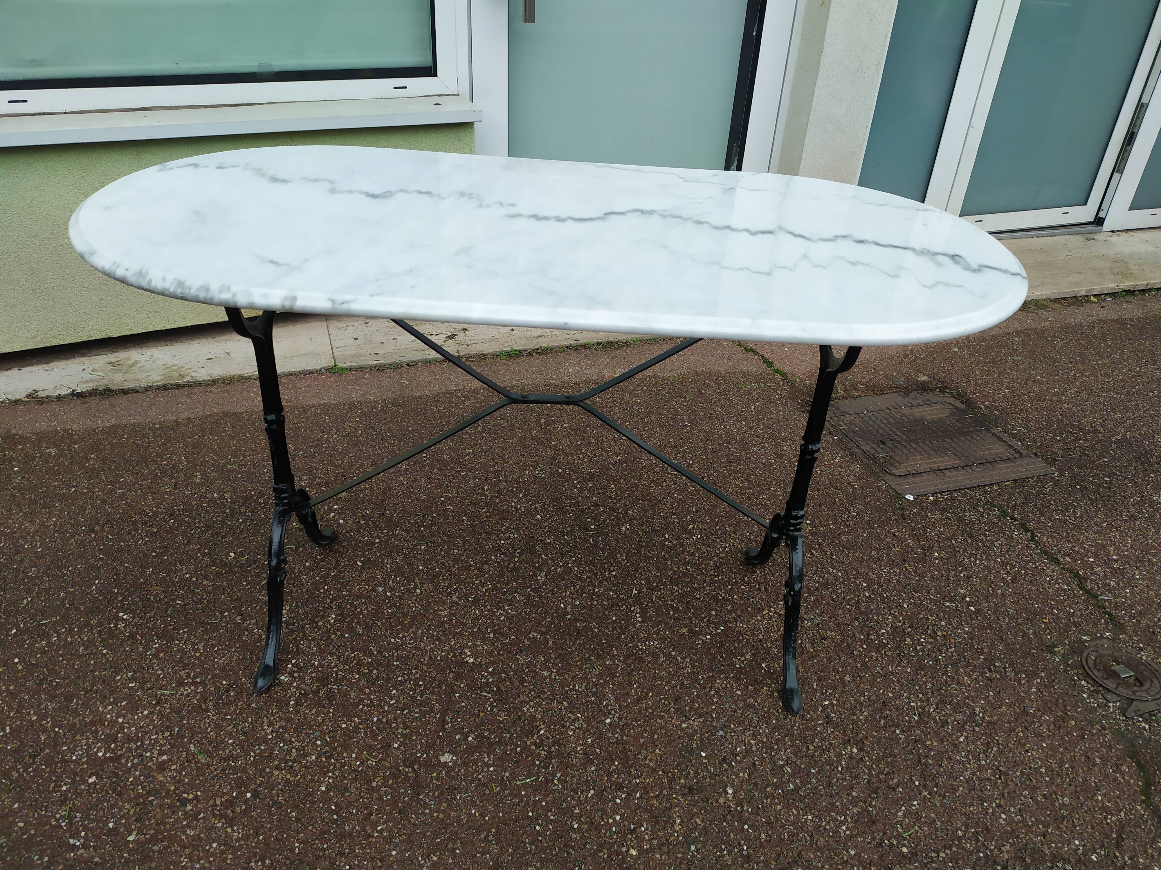 Table de Bistrot en Marbre Ovale