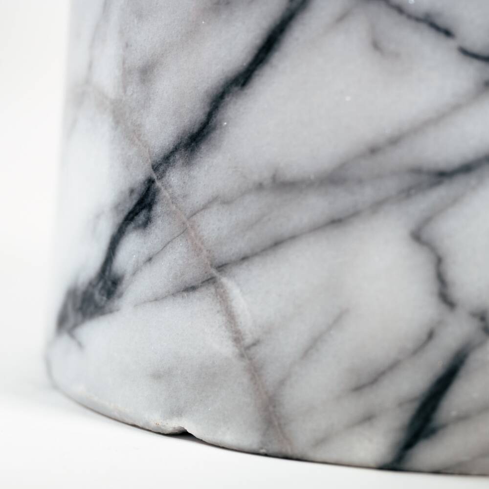 Table à manger ronde en marbre blanc dans le style d'Angelo Mangiarotti