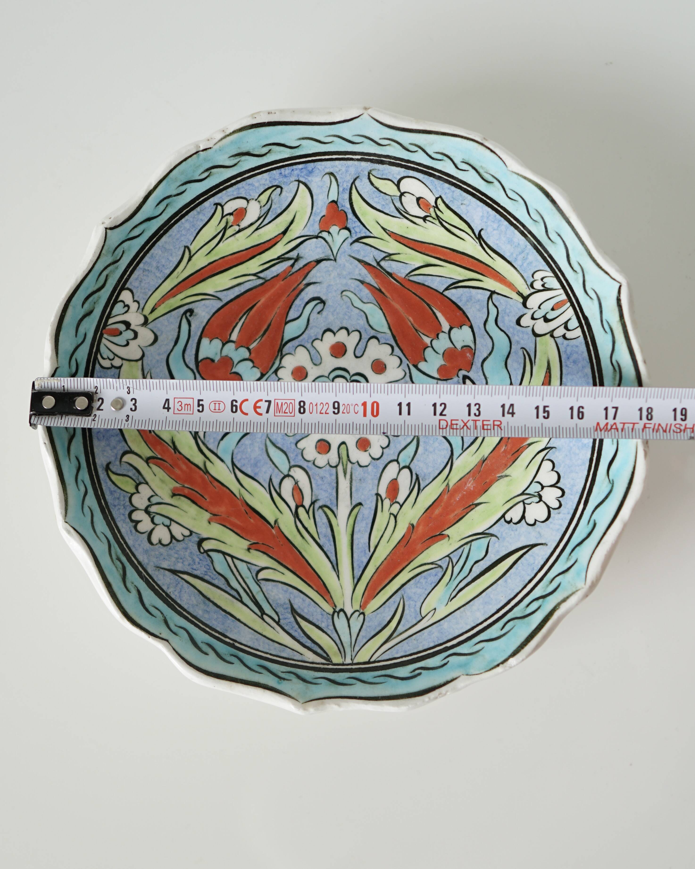 Decorative earthenware plate - hand-painted by İkbal Çini - Kütah