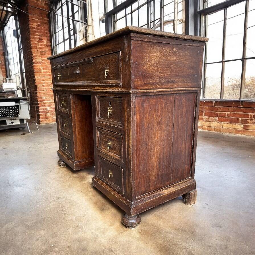 Vintage desk/Antique desk in solid oak