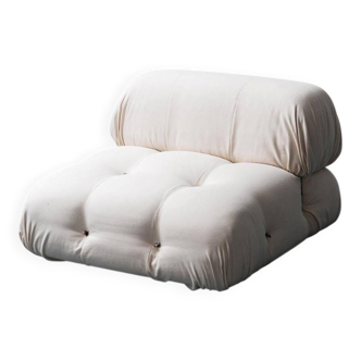 Camaleonda armchair in white cotton: retro-modern style from the 70s.