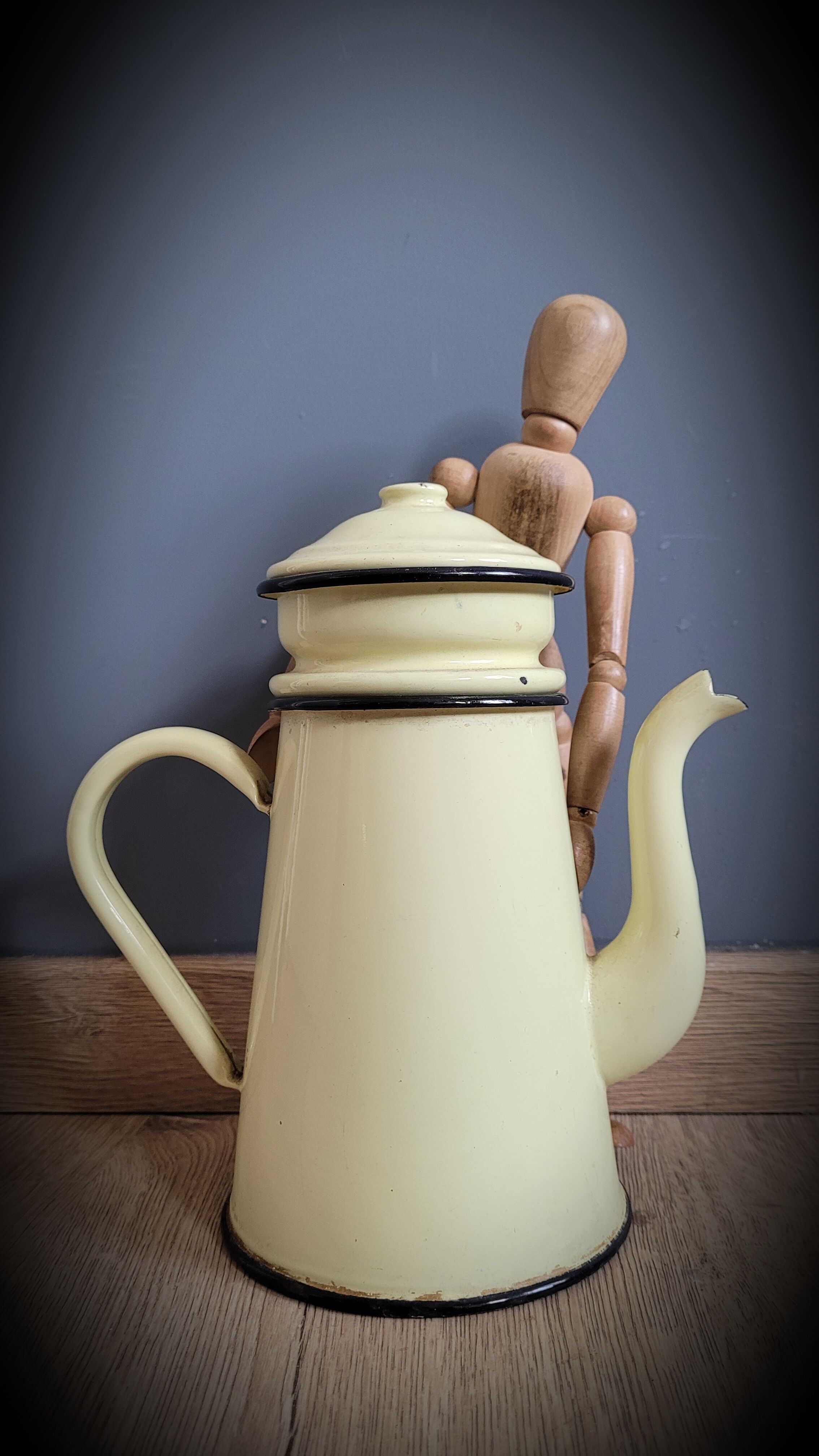 Enamelled yellow coffee maker