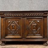 Large Louis XIII period Burgundy buffet in solid walnut circa 1650