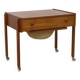 Table d'appoint avec panier en rotin, années 1960